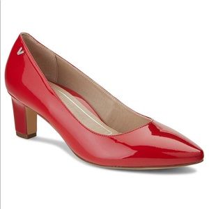 7.5 Vionic Sexy Womans Cherry Red Pump